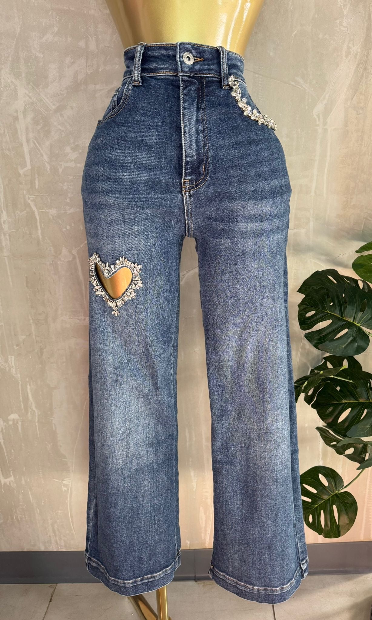 Mahón “Heart Glow” con Detalle en Pedrería