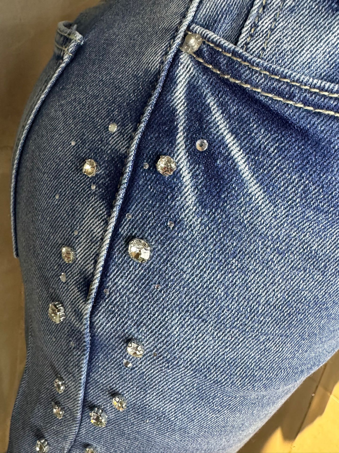 Mahón Wide Leg de Tiro Alto con Detalle de Pedrería