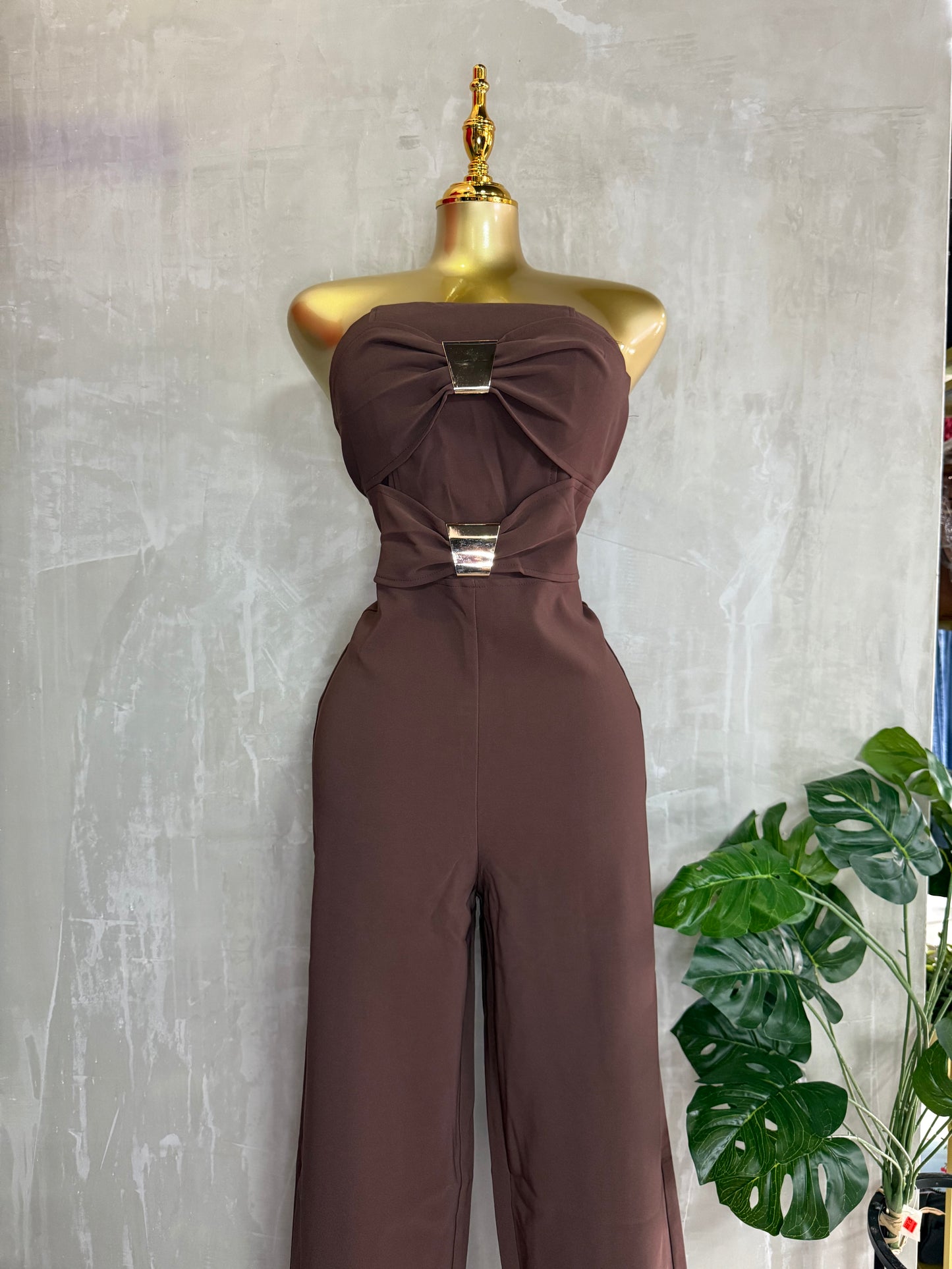 Jumpsuit Strapless “Chocolate Elegance” – Detalles Dorados