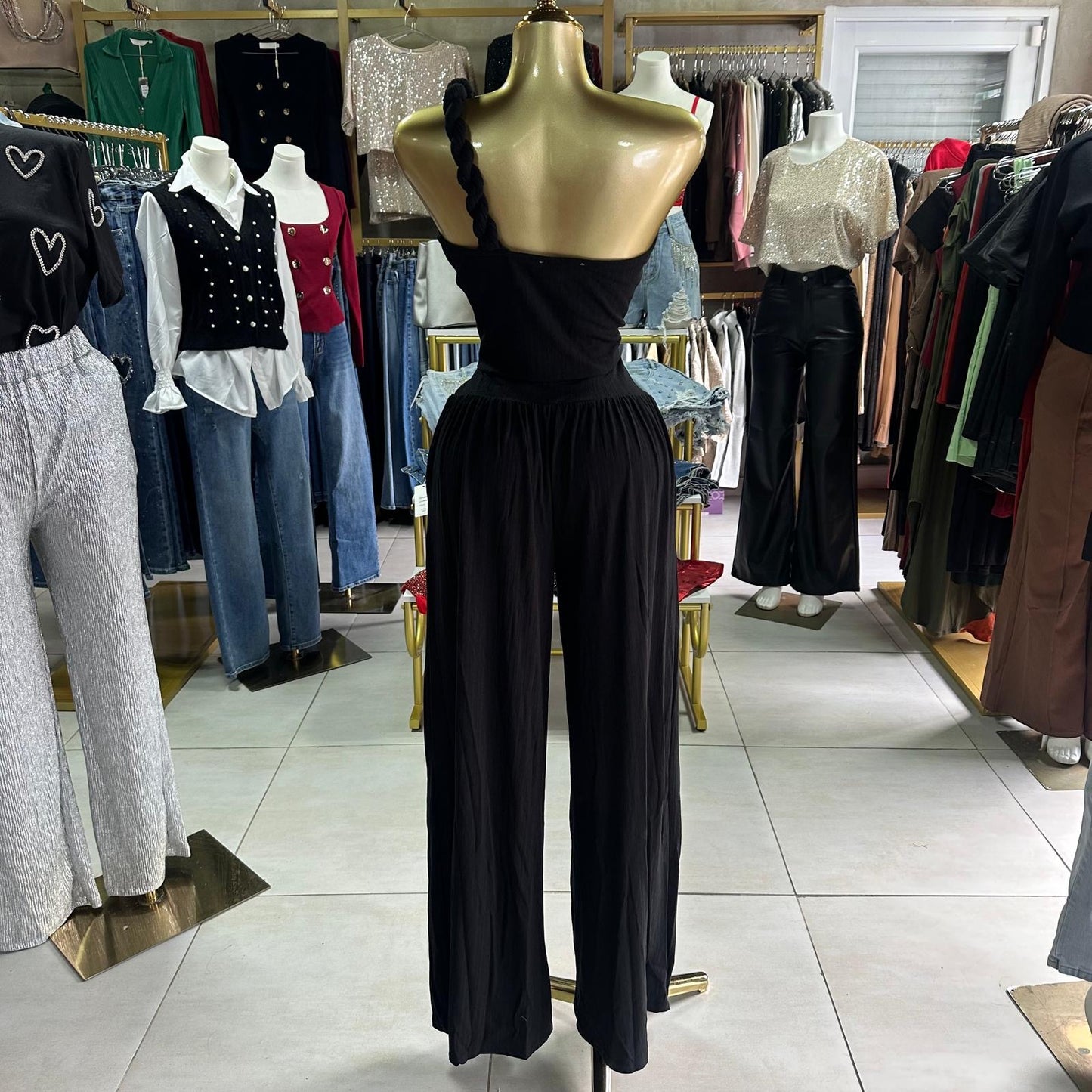 Conjunto Negro Elegante Asimétrico Con Detalle Trenzado