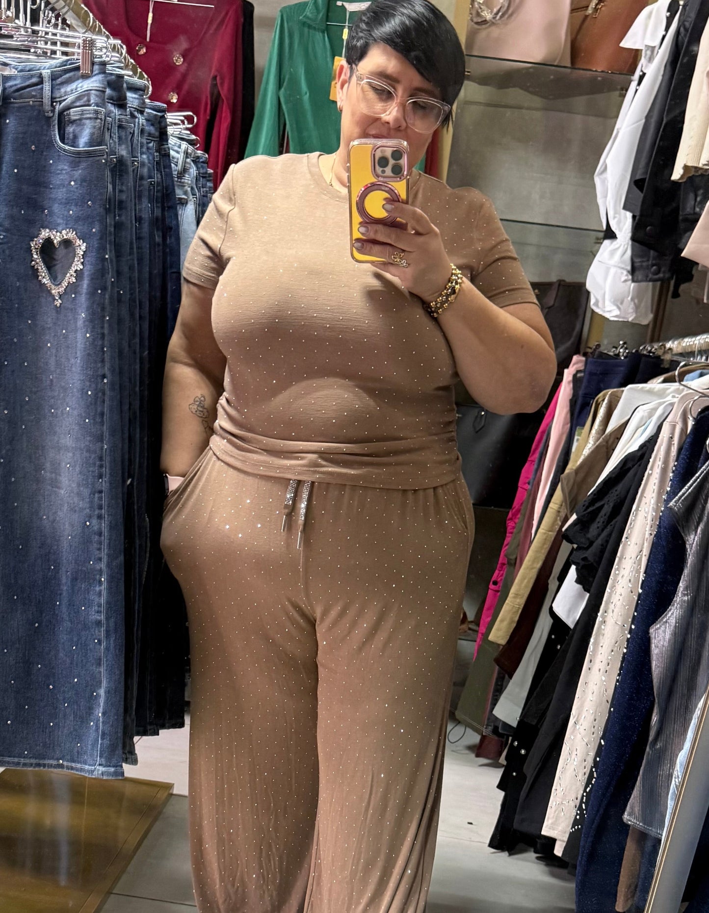 Conjunto de Dos Piezas Plus Beige con Brillos