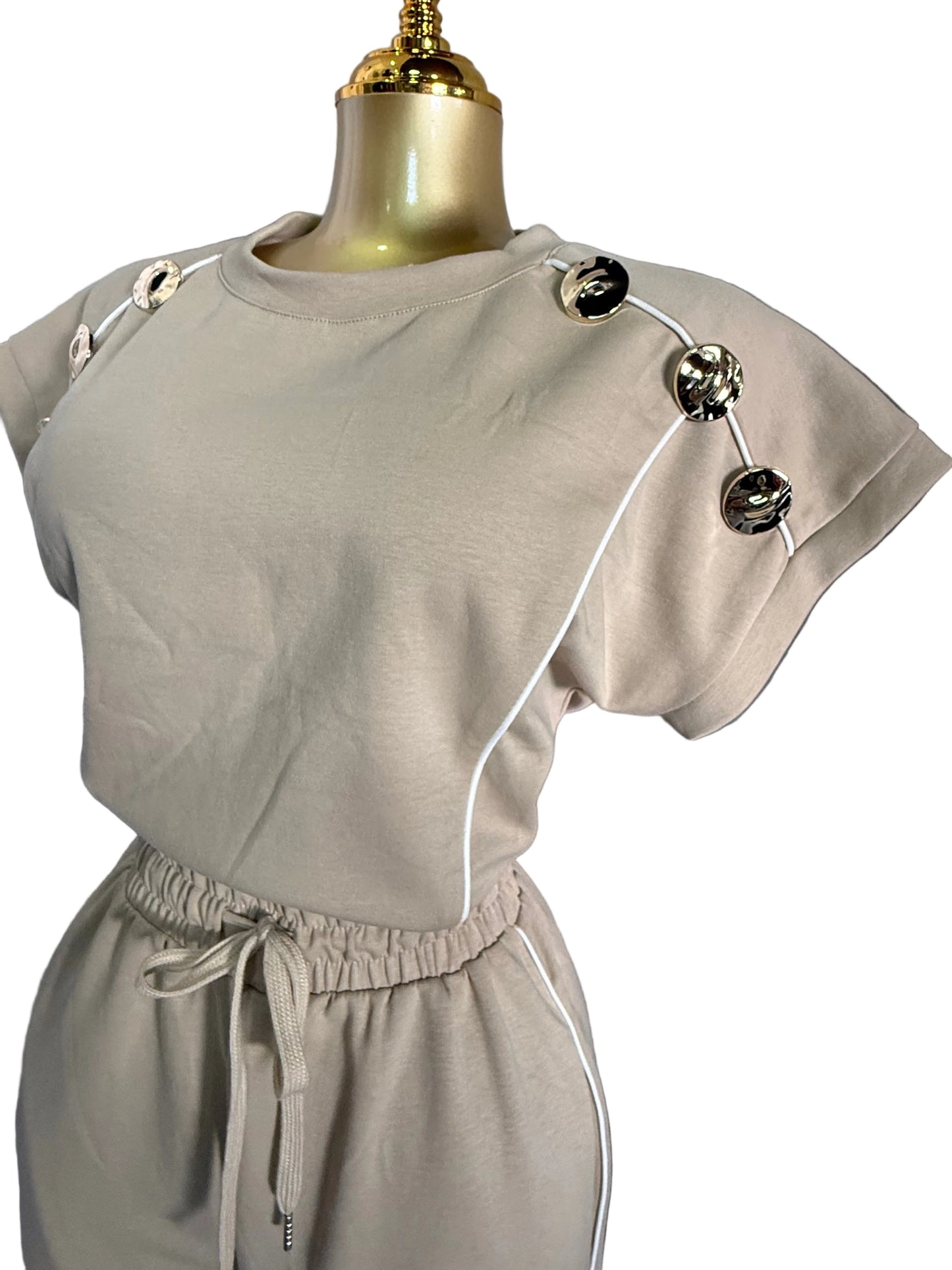 Conjunto Casual Elegante Con Detalles Metálicos