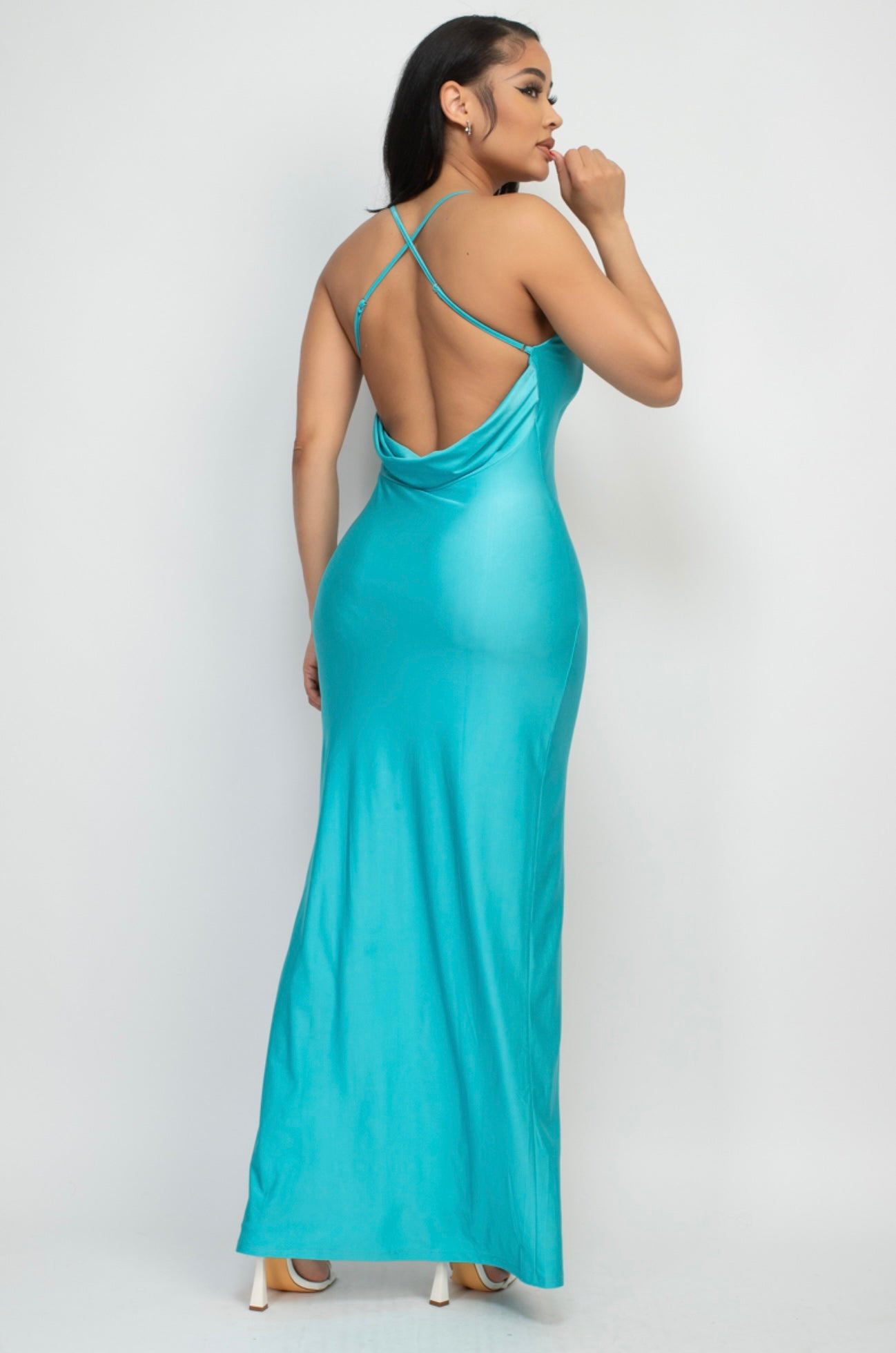 Vestido Largo Satinado Amarillo Radiante y Turquesa –Elegancia que Enamora
