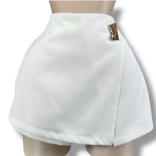 Falda Short Blanca Elegance Detalle Dorado