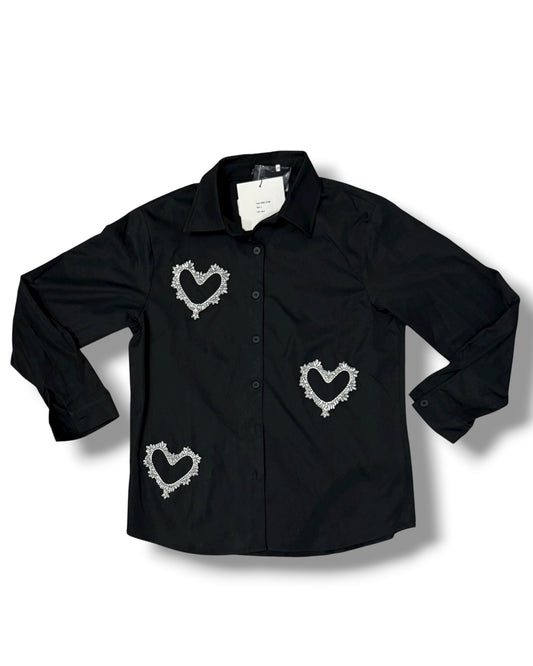 Camisa de Botones con Detalle de Corazones Negro Elegante