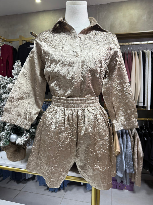 Conjunto Metálico de Dos Piezas – Estilo y Elegancia en Cada Paso